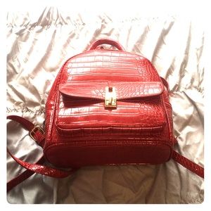 RED BACKPACK 🐊 CROCODILE PATTERN